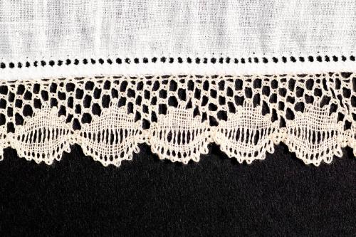 New Pitsligo Lace "Split Fan" Pattern Edged Mat