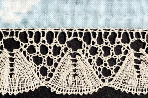 New Pitsligo Lace "Seascape" and "Ladies Fan" Pattern Edged Mat