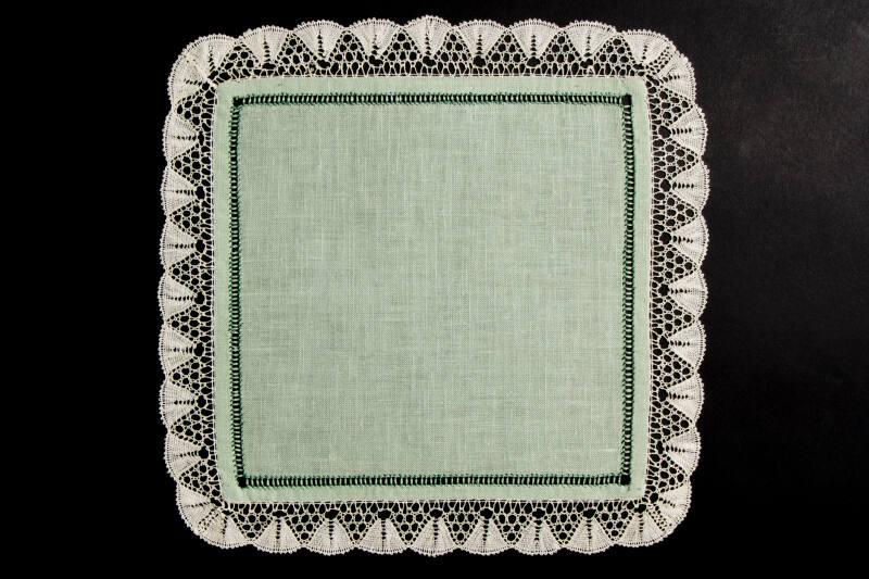 New Pitsligo Lace "Ladies Fan" Pattern Edged Mat