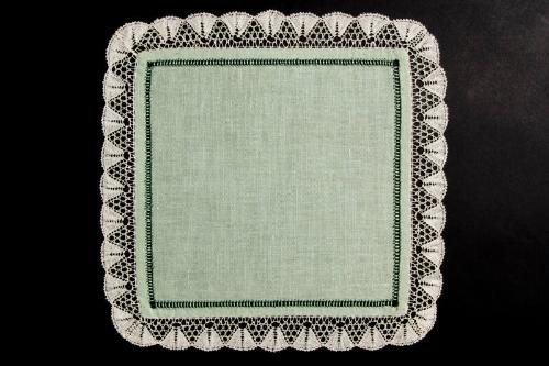 New Pitsligo Lace "Ladies Fan" Pattern Edged Mat