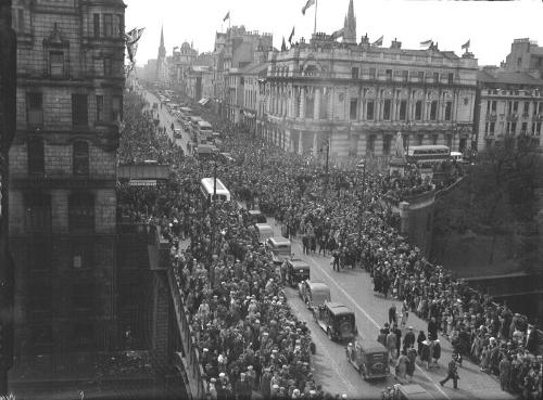 Crowd and Trams Union Street