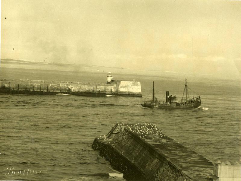 Steam Trawler Loch Buie A401 leaving Aberdeen harbour