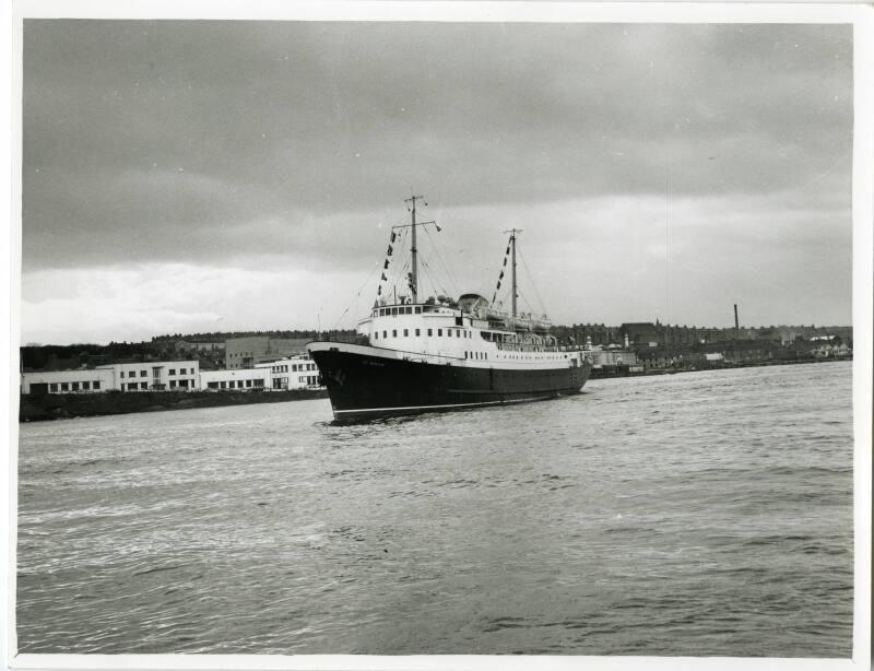 St Ninian Leaving the Harbour