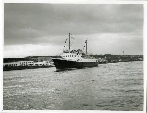 St Ninian Leaving the Harbour