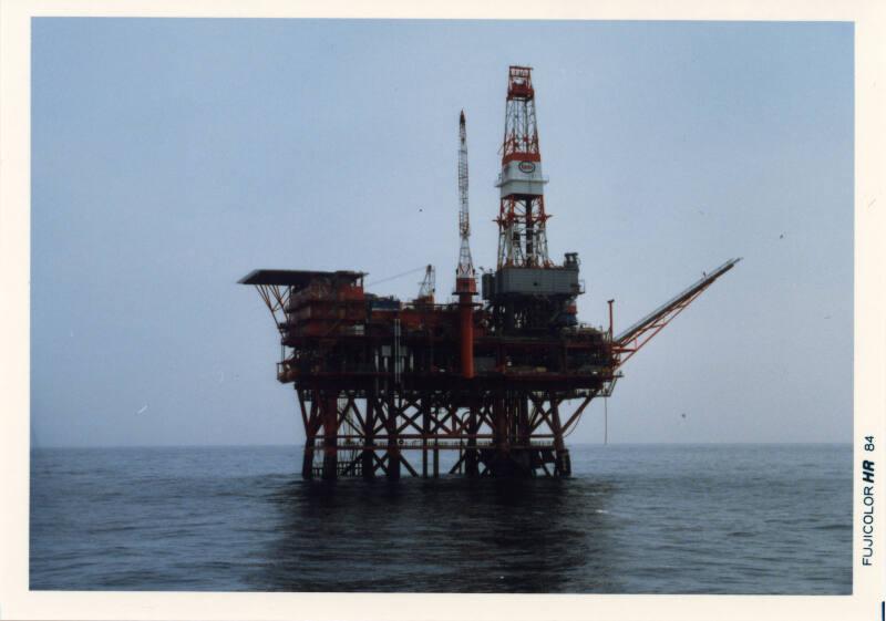 Unidentified Esso oil platform (possibly Brae Alpha)