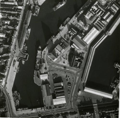 Black and White Aerial Photograph - Victoria Dock and Albert basin