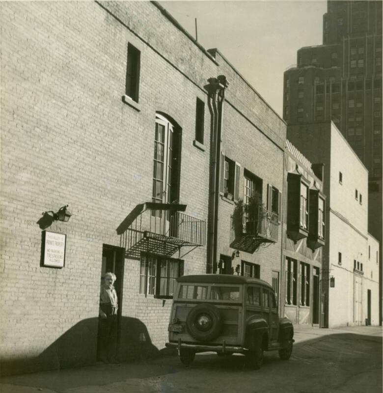 11 MacDougal Alley, New York (Photographs of James McBey's Homes).