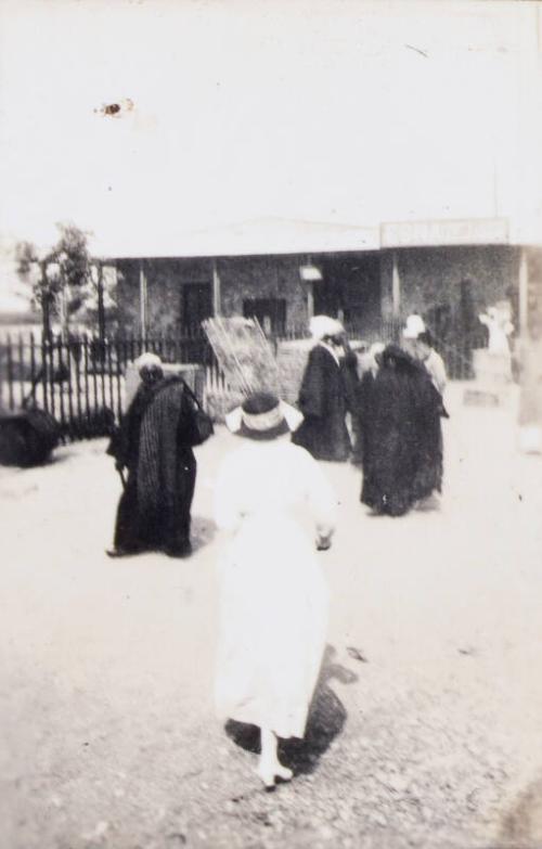 Isa / Esna Curtis (Photograph Album Belonging to James McBey)