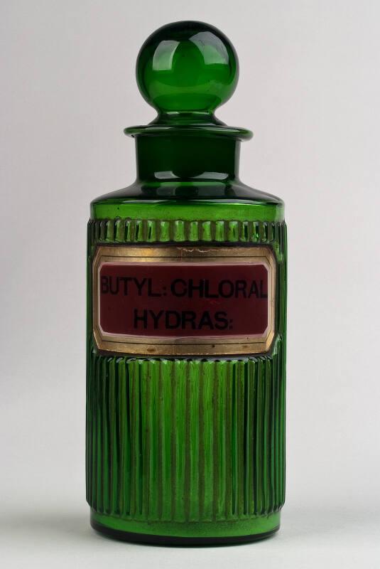 Green Glass Recessed Label Poison Shop Round BUTYL: CHLORAL HYDRAS: