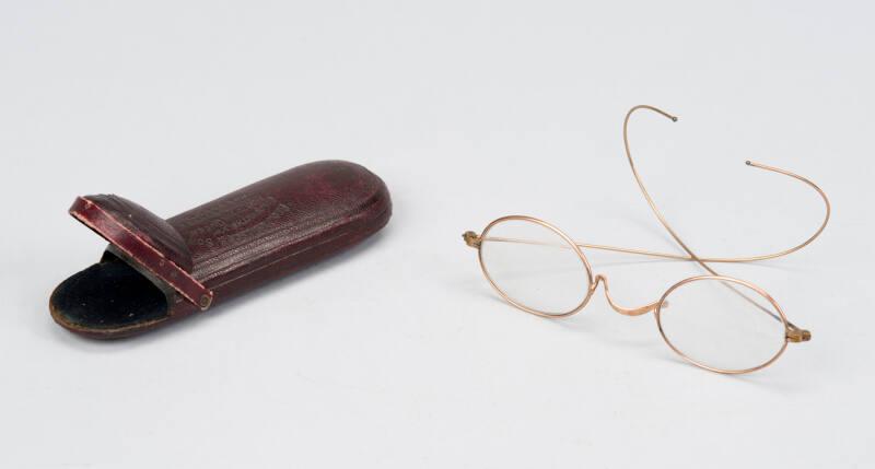 Spectacles in Leather Case