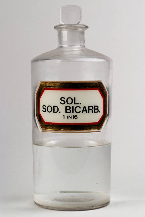 Recessed Label Shop Round SOL. SOD. BICARB. 1 IN 16 (1 in 16 Solution of Sodium Bicarbonate)