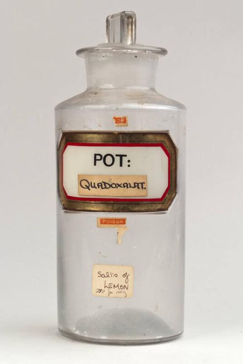 Recessed Label Powder Shop Round POT: QUADOXALAT (Potassium Quadroxalate)