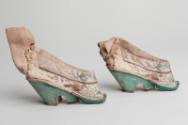 Chinese Cream and Green Embroidered Shoes for Bound Feet