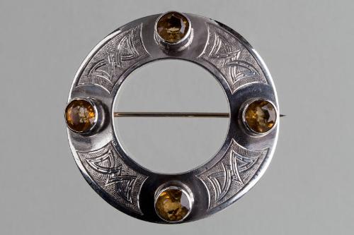 Annular Brooch by William Dunningham and Co.