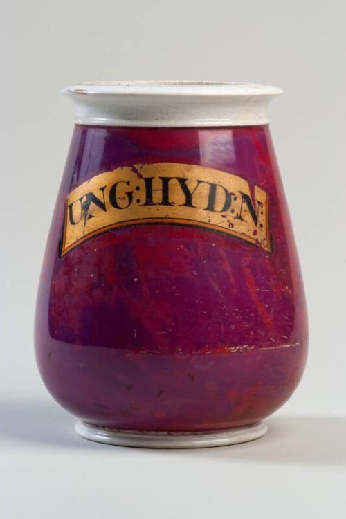 Crimson Glazed Ceramic Drug Jar with Gilt Label UNG:HYD:N
