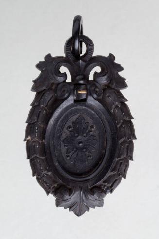 Black Mourning Pendant with Wreath Design