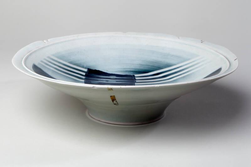 Porcelain Flared Bowl on Short Foot