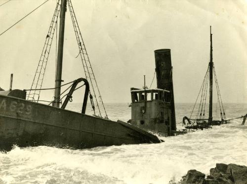 Photograph of the wreck of the D.W. Fitzgerald at Girdleness