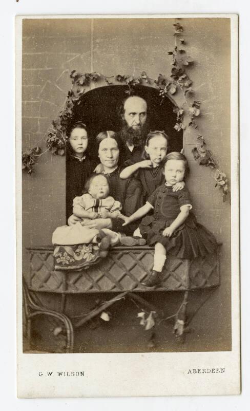 Carte de Visite - Unidentified Family Portrait