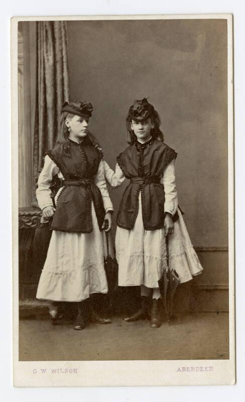 Carte de Visite - Unidentified Portrait of Two Young Girls