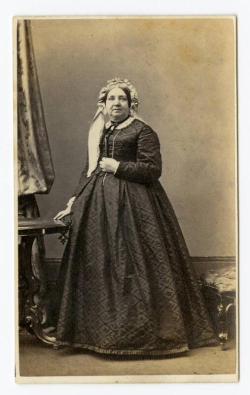 Carte de Visite - Unidentified Portrait of a Woman