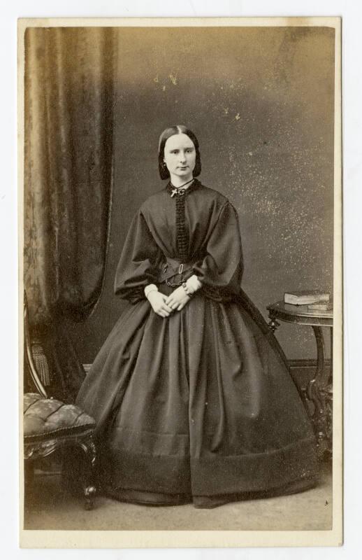 Carte de Visite - Unidentified Portrait of a Young Woman