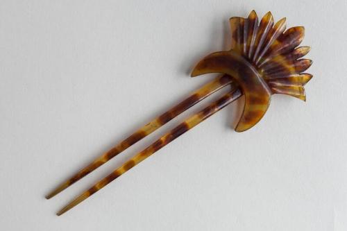 Faux Tortoiseshell Ornamental Hair Pin with Hinged Decoration