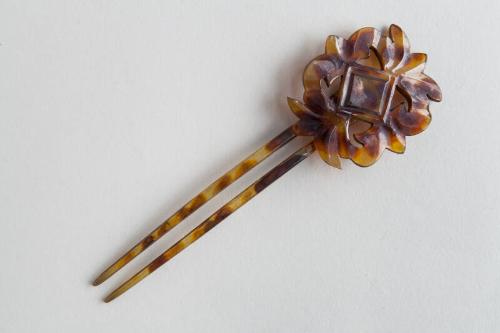 Faux Tortoiseshell Ornamental Hair Pin with Hinged Decoration