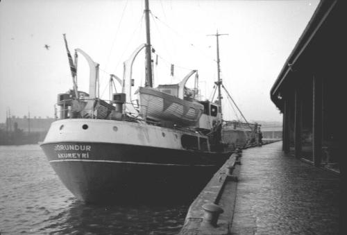 film negative showing the trawler Jorundur at the fish market, Aberdeen Harbour