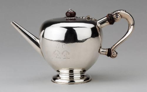 Urquhart Bullet Teapot