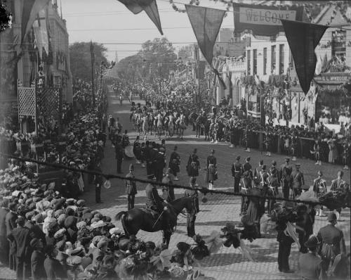 Crowds at Albyn Place-Alford Place for Royal Visit.   Photographed by George Fraser