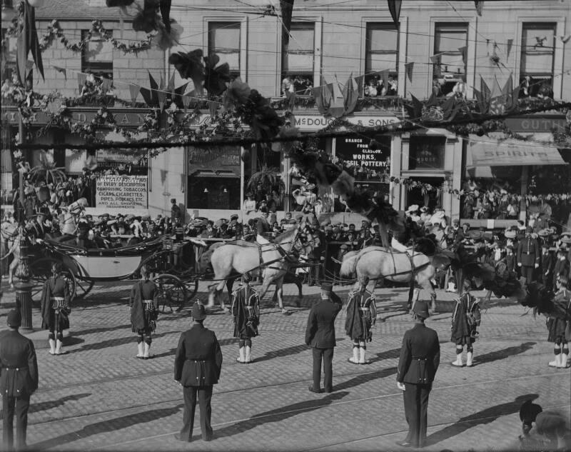 Crowds on Union Street Place for Royal Visit.   Photographed by George Fraser 