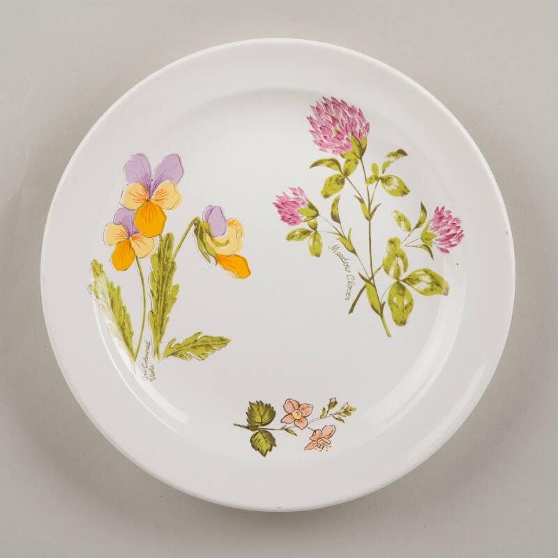 Earthenware Plate with Meadow Clover Design