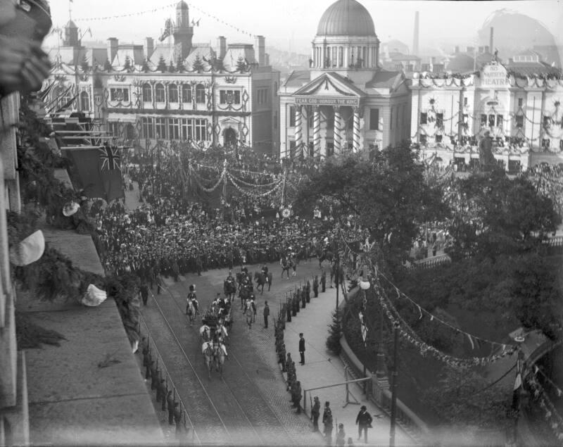 Crowds at Union Terrace-Rosemount Viaduct for Royal Visit.  Photographed by George Fraser