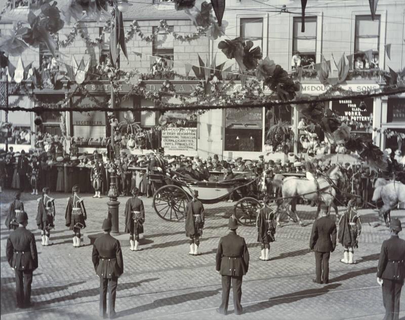 Crowds on Union Street for Royal Visit.   Photographed by George Fraser