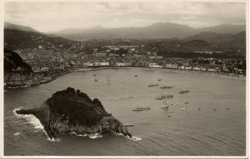 San Sebastian - View of boats in the harbour 
