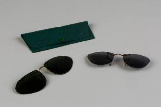 2 Pairs of Plastic Clip On Sunglasses