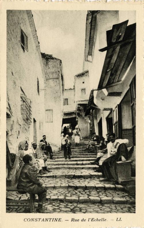 Constantine - Street scene (Rue de l'Echelle) 