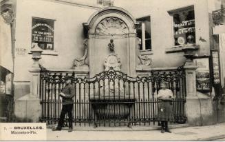 Brussels - Couple stood in front of ornamental fountain and souvenir shop 