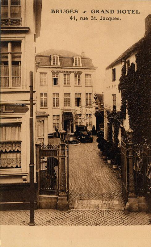 Bruges - View through the gateway to the Grand Hotel 