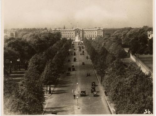 London - The Mall and Buckingham Palace 