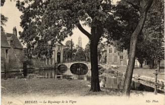 Bruges - Bridge over river with trees in foreground (Le Beguinage de la Vigne)