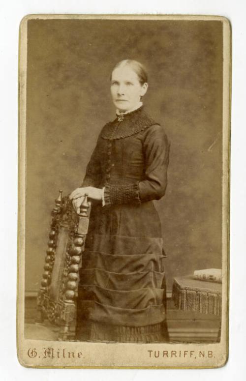 Standing woman in narrow skirt with horizontal tucks