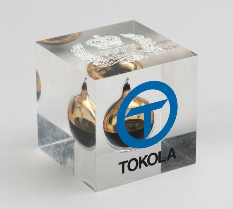 Oil Block Paperweight 'The Queen's Silver Jubilee'