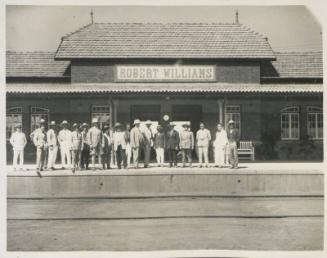 65. Sir Robert Williams Bt and citizens of [Caala] on the platform of Vila Robert Williams