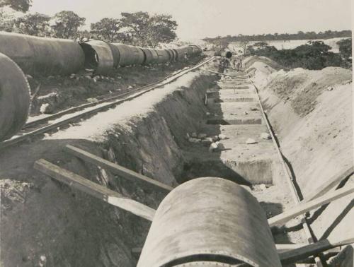 92. Quando Dam. Showing the way prepared to take the pipe line on solid concrete supports