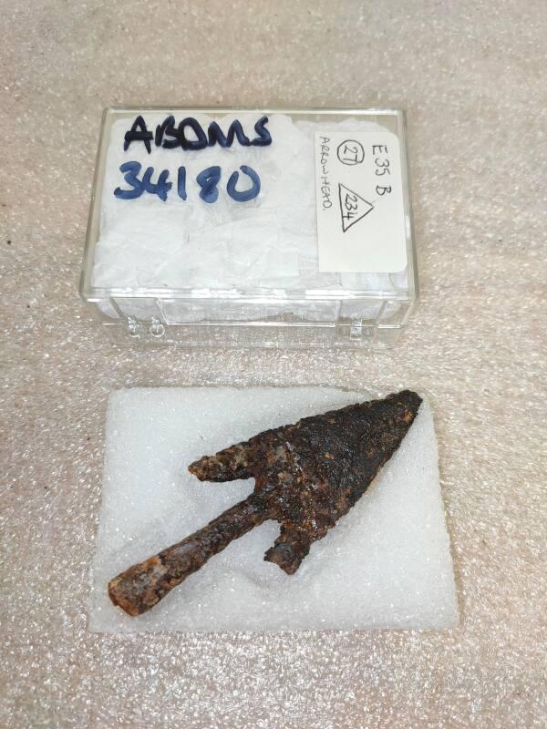 E35 Socketed and barbed arrowhead