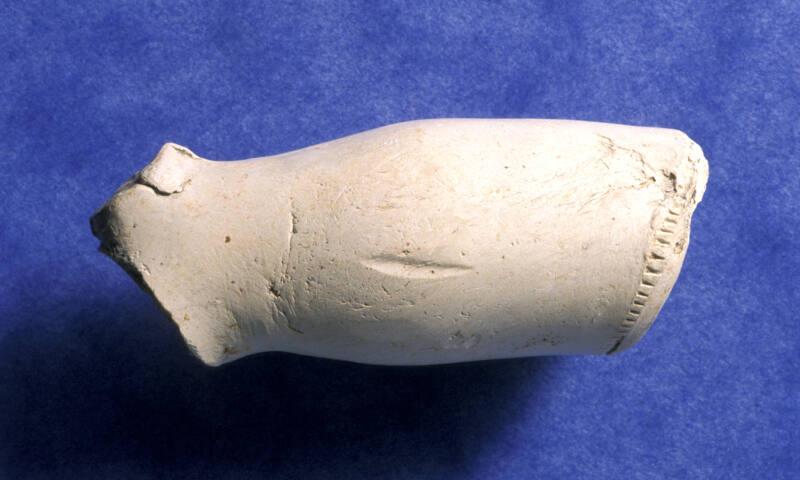 E38 Clay pipe bowl