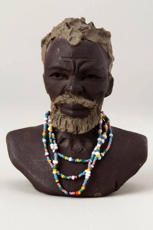Xulu head wearing bead necklace