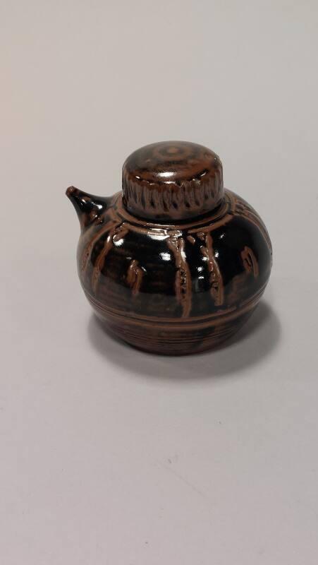 Stoneware Soy Pot and cover Decorated in 'Vumé Lily' Pattern